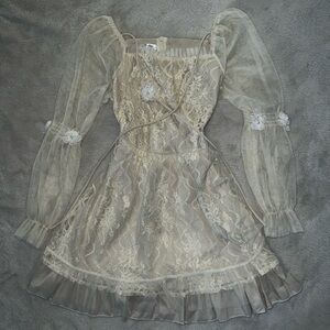 White lace dress with ribbon